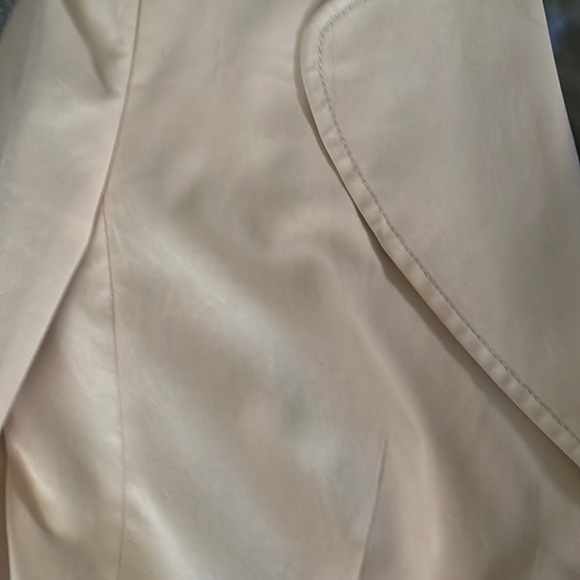 ESCADA blazer! Sits at hip-Worn with love, I’m sorry I haven’t ironed, read why - Picture 13 of 16